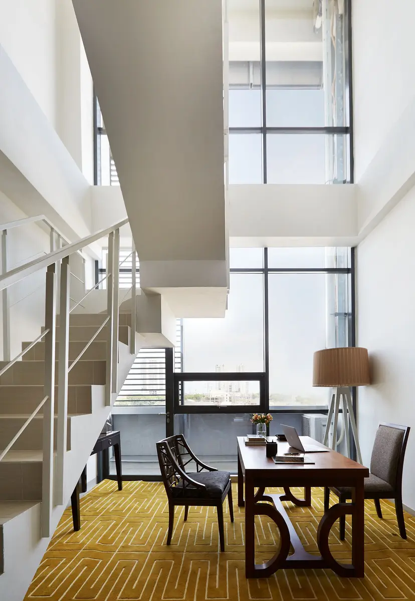 Skysuites SOHO Upper Floor Workspace